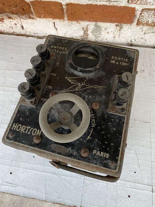 Transformador eléctrico antigo