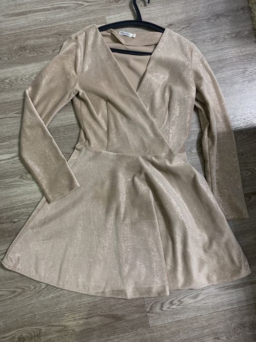 Плаття з велюру в образний виріз