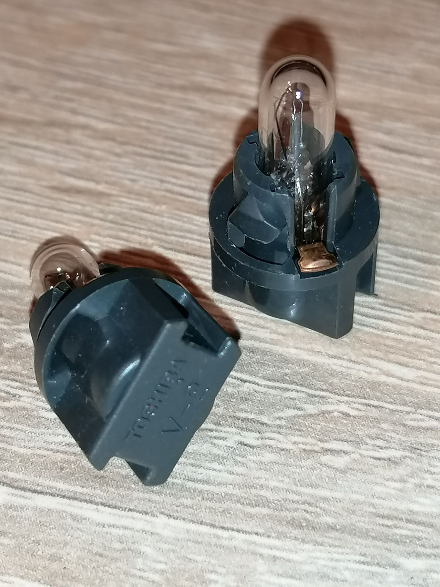 Żarówka licznika 14V Toshiba V-2 oryginał