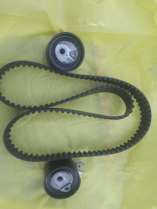 Ремінь ГРМ з роликами