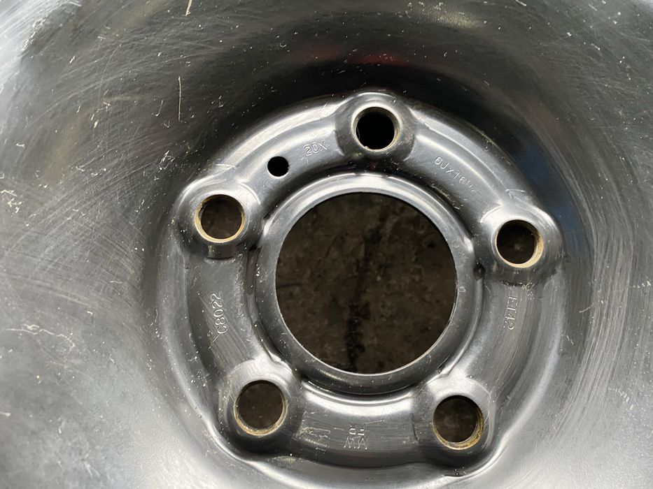 Felgi stalowe 6J16 ET42 Dacia Renault 5x114.3/66.1 Duster I/II komplet