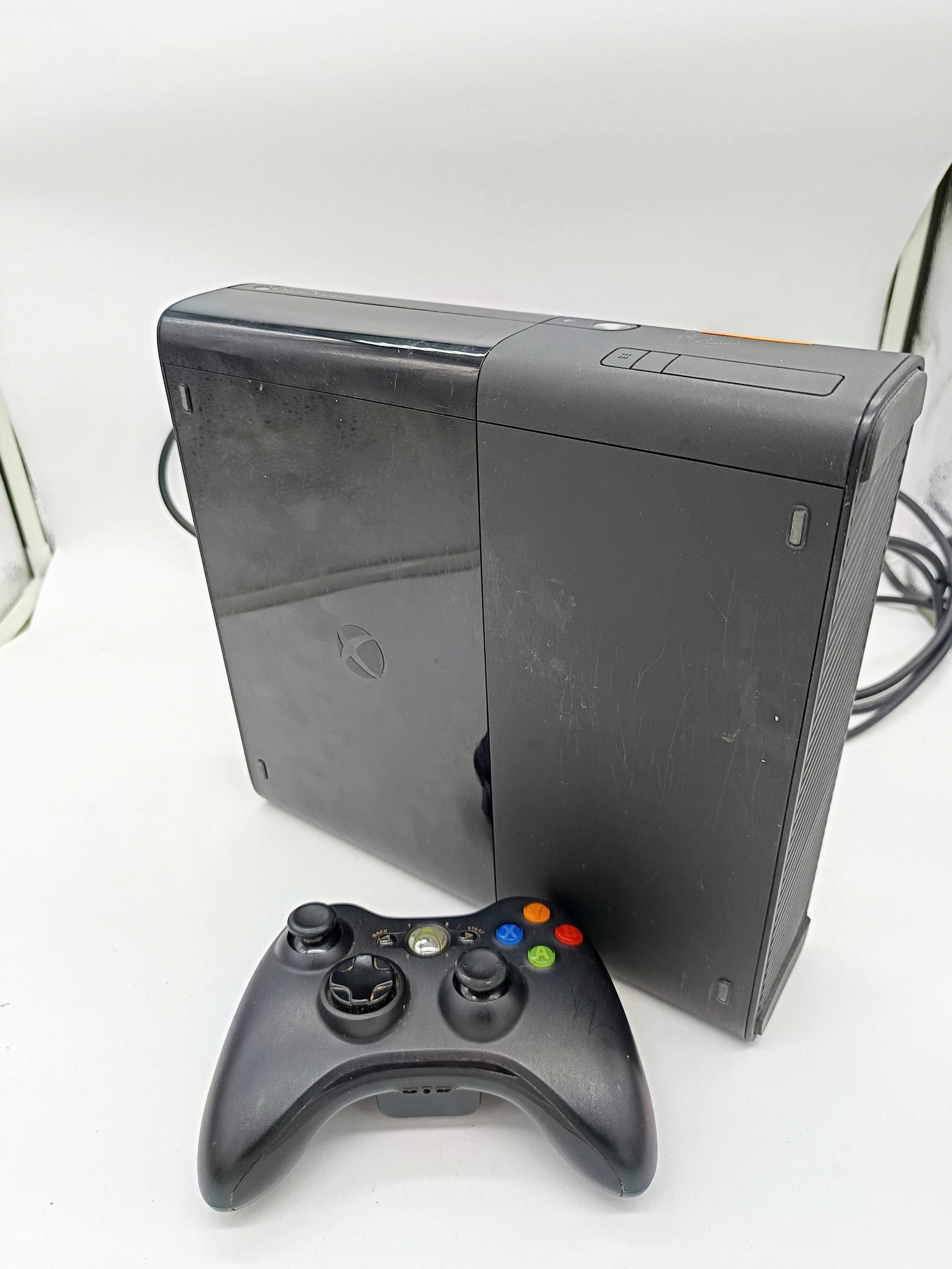 Konsola Microsoft Xbox 360 E 250 GB + gry minecraft itd