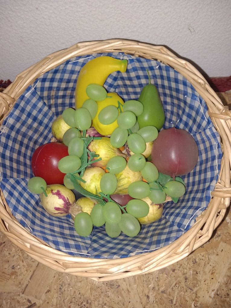 Frutas e vegetais em plástico