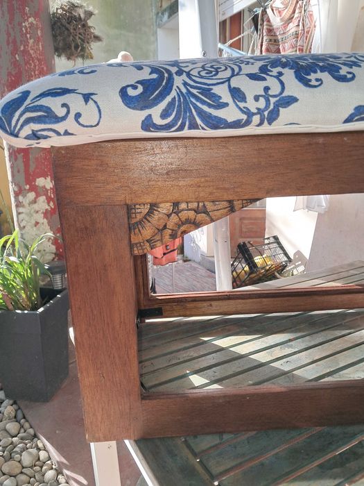 Banqueta repousa pés renovada