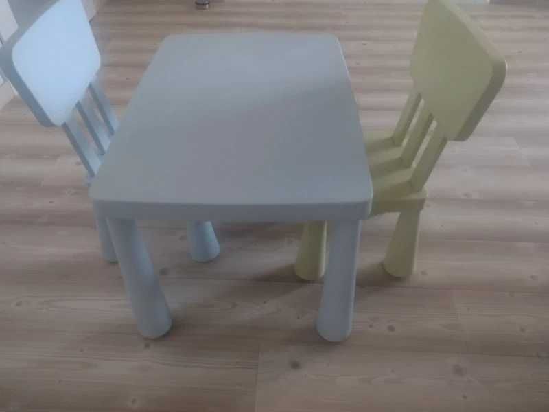 stolik+ dwa krzesełka IKEA