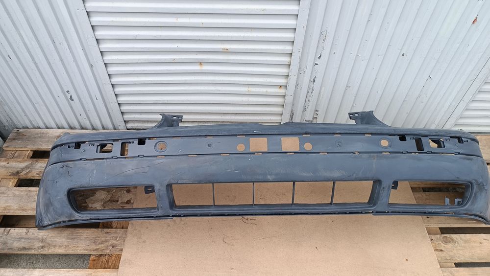 Vendo parachoque de frente VW golf 4 ano 1998/2004