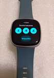 Fitbit Versa 4 smartwatch FB523 tętno spo2 gps NFC trening sen REM