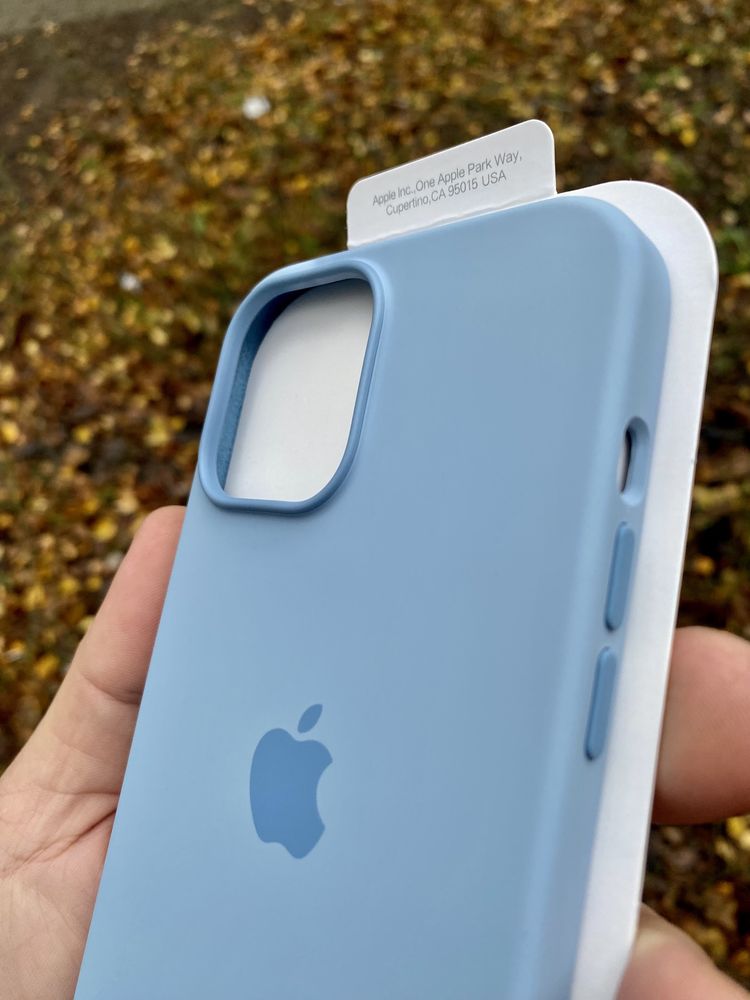 Silikonowe etui z MagSafe do iPhone’a 13 Pro Max.