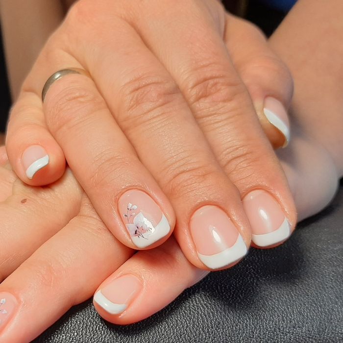 Манікюр,педикюр,гель лак,нарощення на дому