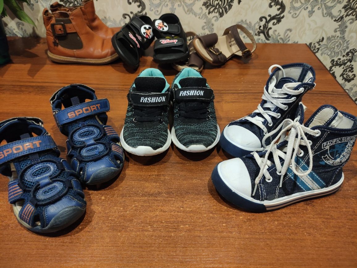 Детские кроссовки,ботинки, резиновые сапоги, босоножки