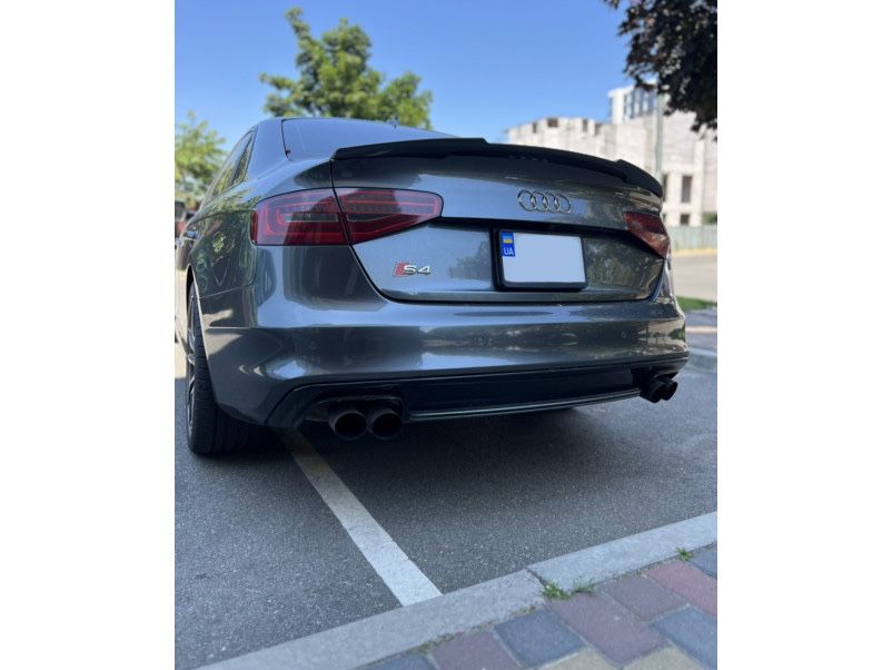 Спойлер Чорний глянець V2 на AUDI A4 B8 2011-2015 року