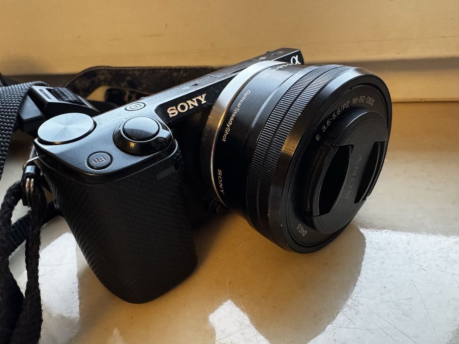 Sony a6000 + tamron 17-50, sony nex 5 + kit 16-55