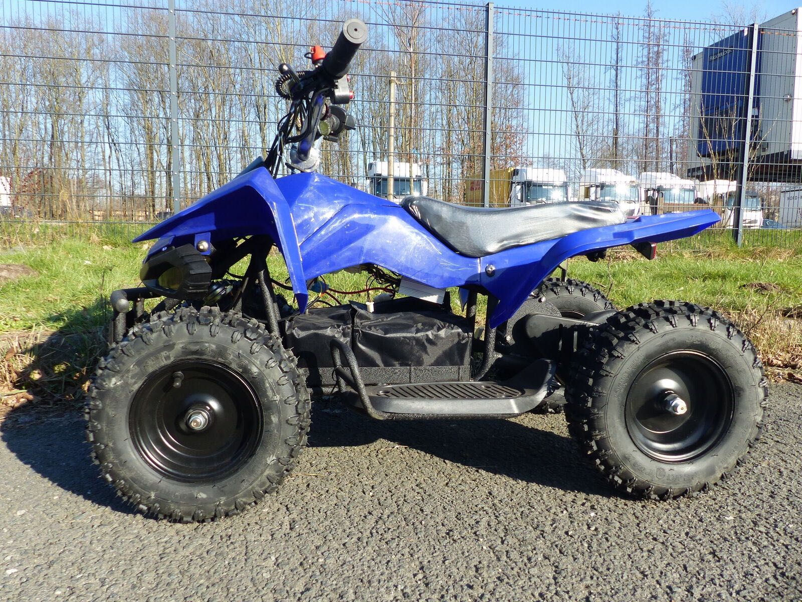 Dziecięcy QUAD 500 W 36 V w kolorze niebieskim nowy kartonie wyprzedaż