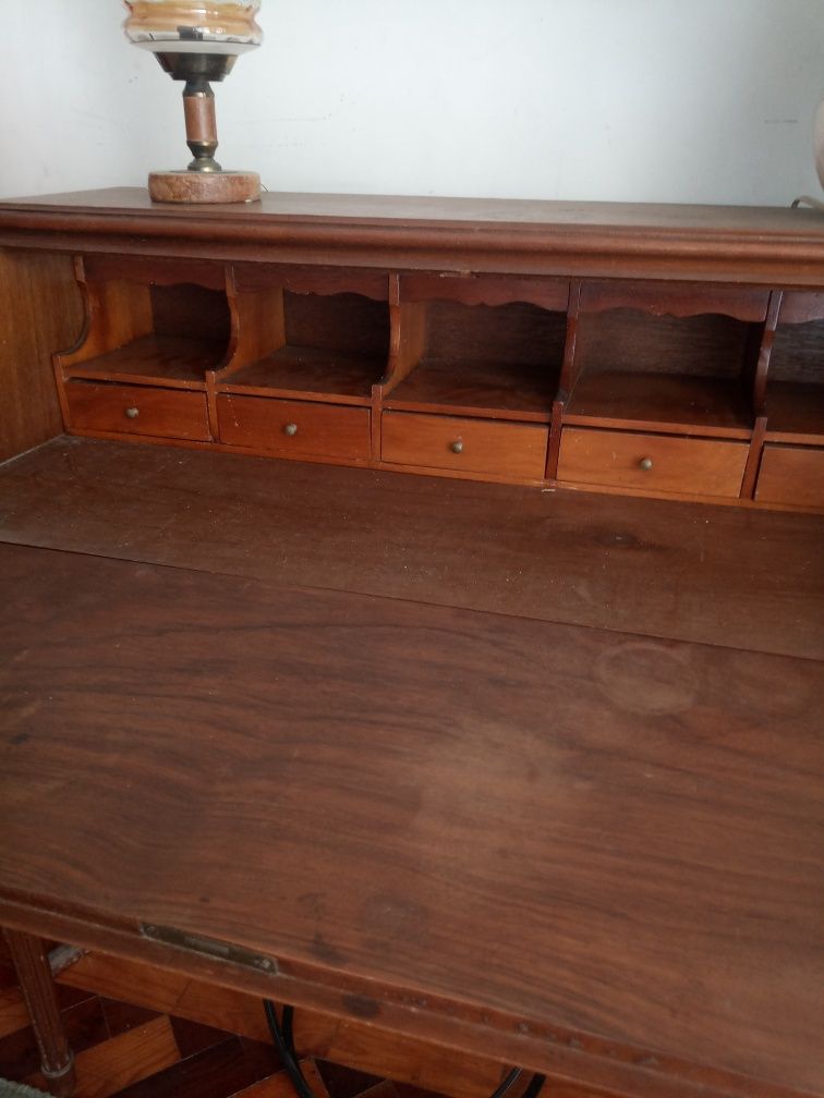 Secretaria e móvel como novo de sala e escritório