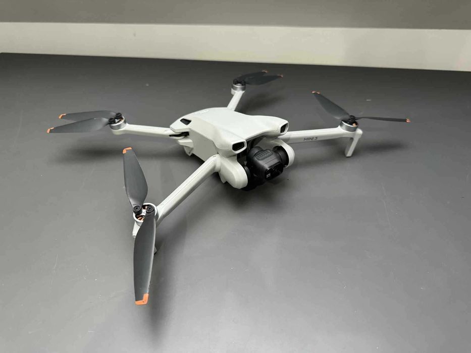 DRON DJI Mini 3 Fly More Combo 3 baterie DJI Care mało używany DODATKI