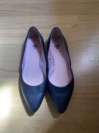 Black flat shoe from H&M