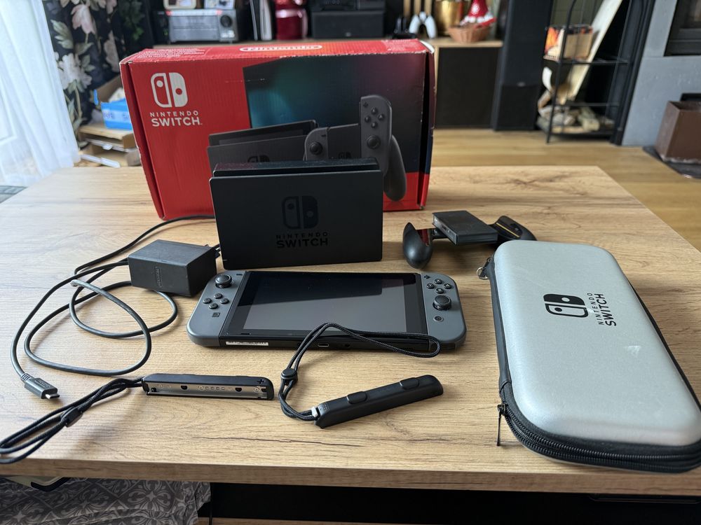 Nintendo Switch v2 + pokemon lets go evee
