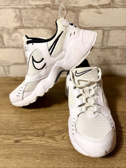 Оригінальні жіночі кросівки Nike Air Heights white, 38-38,5 р,24-24,5