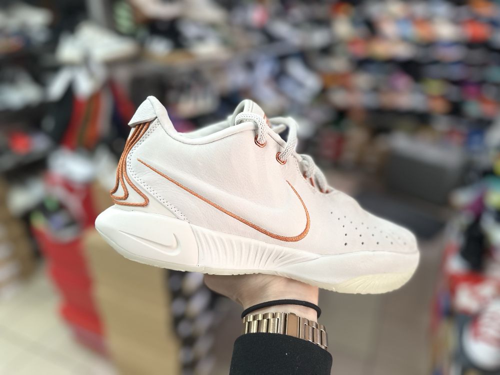 Баскетбольні кросівки Nike Lebron 21 AKOYA light Bone
