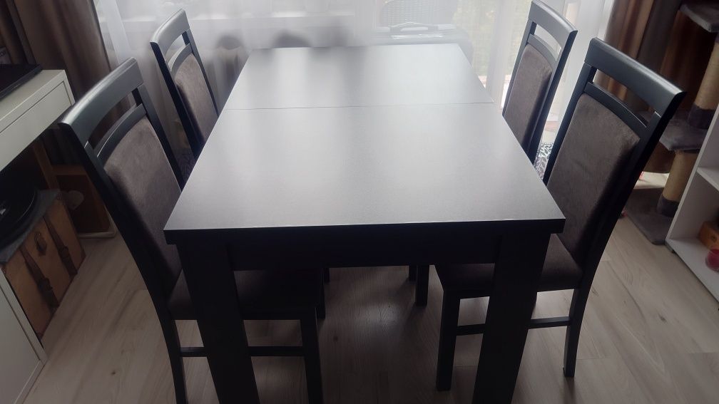 Stół 120x80 czarny rozkładany z 4 krzesłami