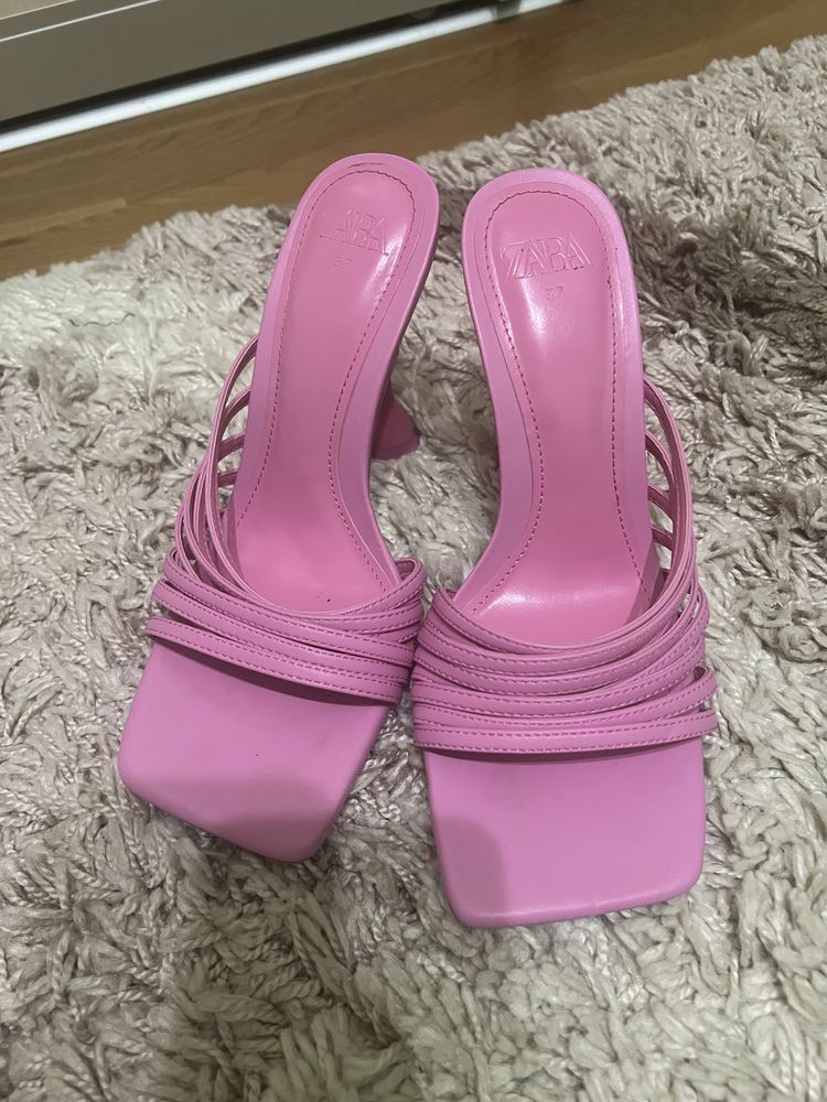 Взуття шльопанці Zara