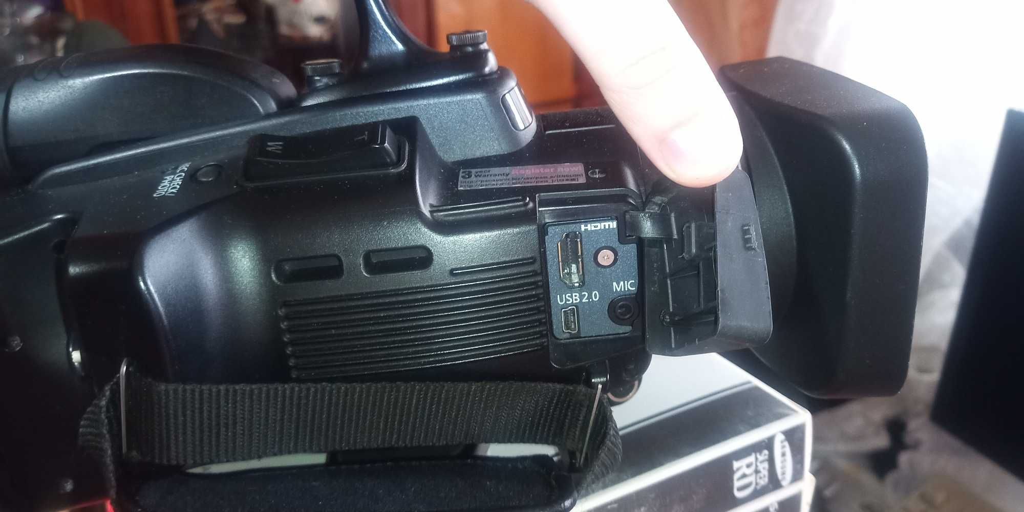 Відеокамера Panasonic AG-HMC41E