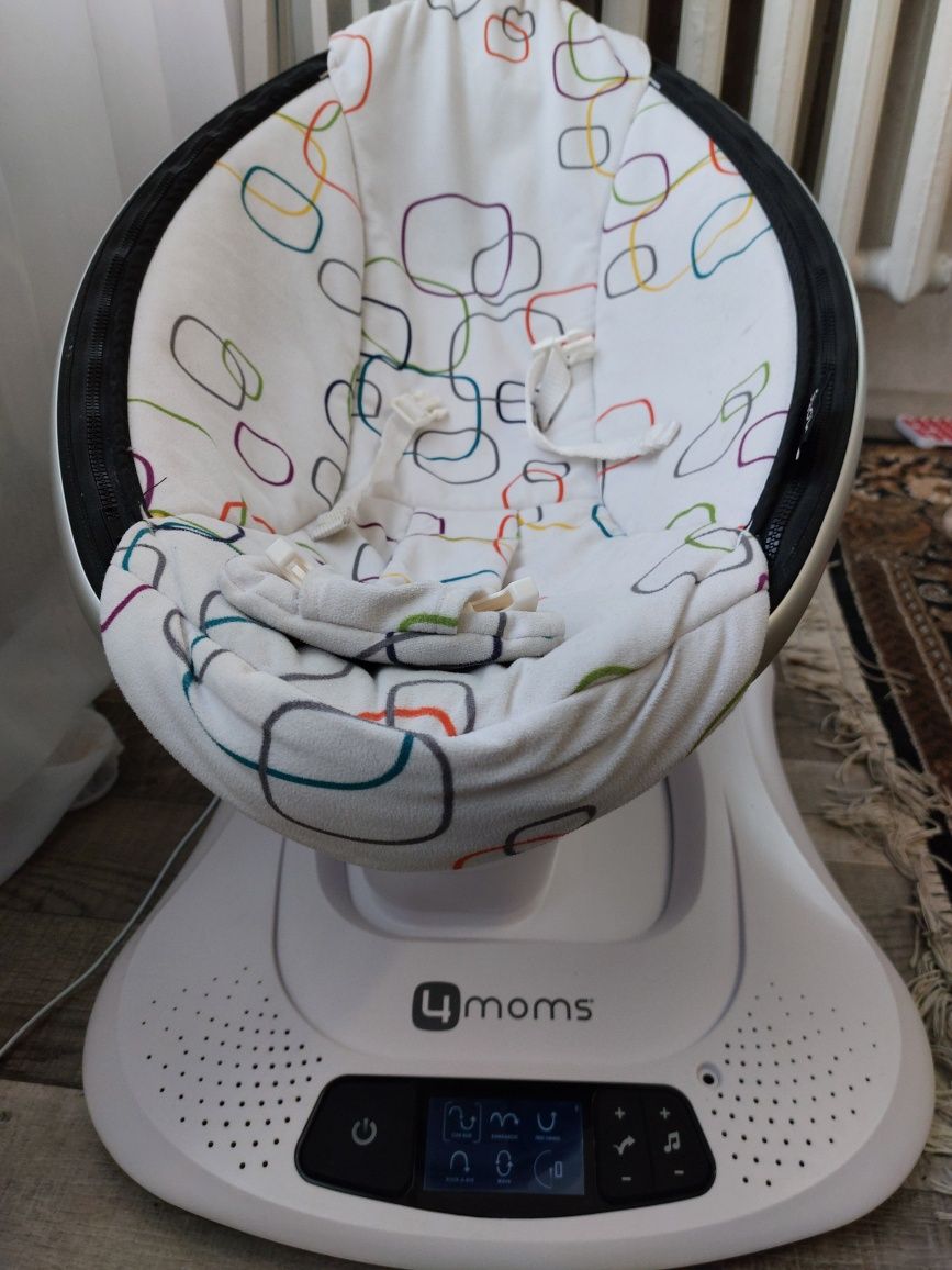 Заколисуючий центр 4moms