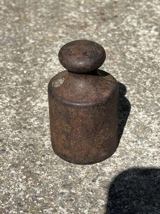 Stary żelazny odważnik 0,5kg