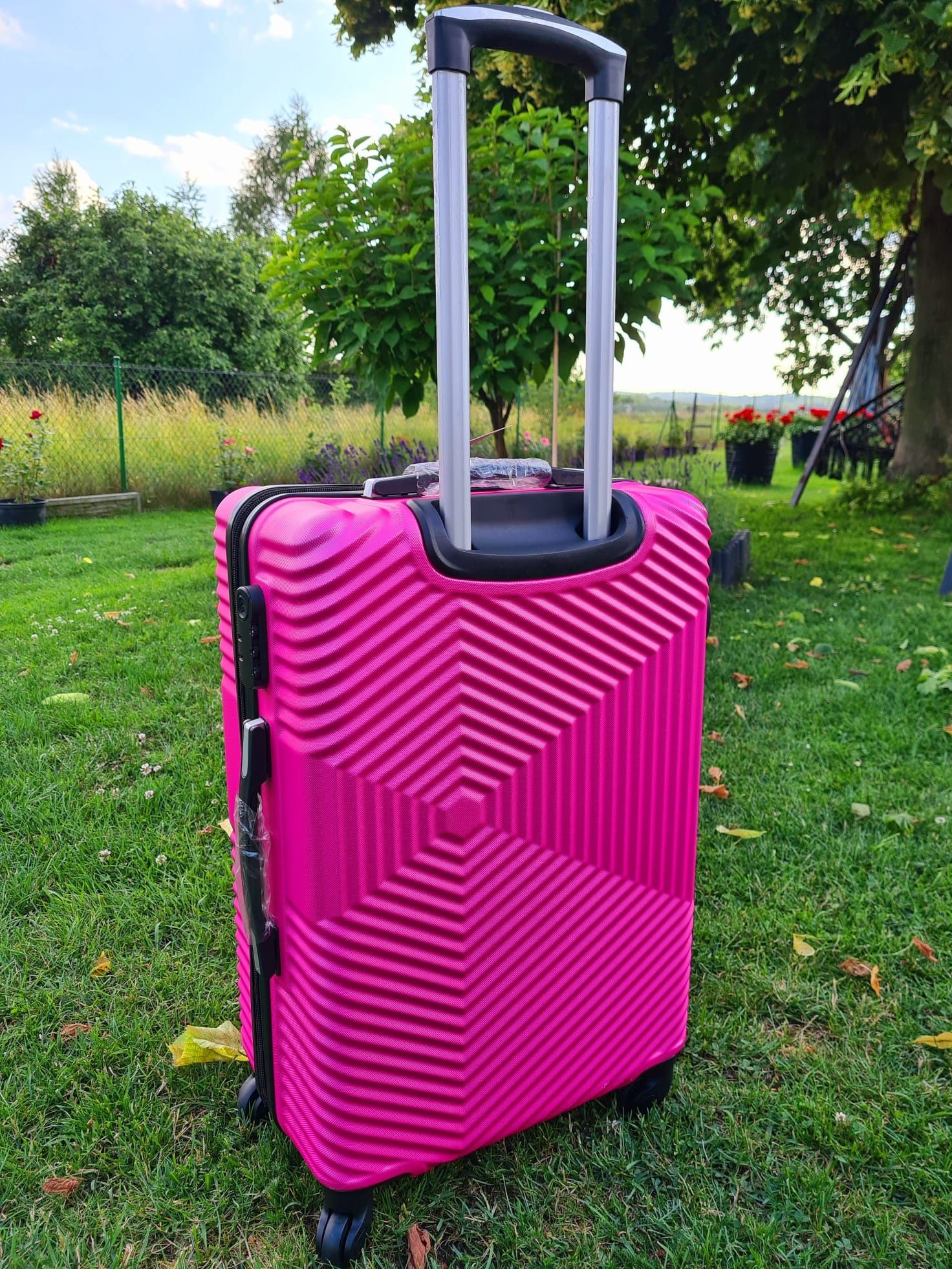 Nowa walizka podróżna Cocodivo Large różowa plastikowa