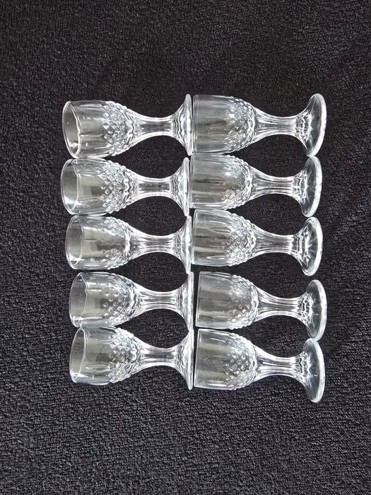 Pudełko na koperty, wieszaki, koszyczki ratunkowe i kieliszki 15ml