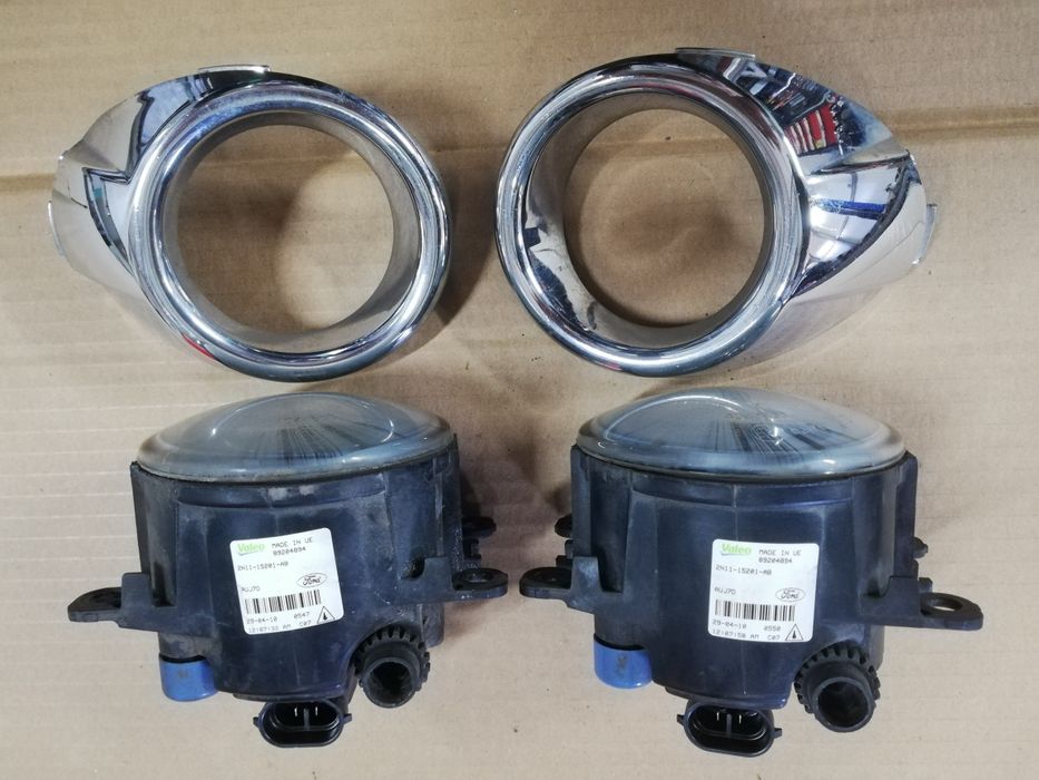 Halogeny lampy przeciwmgielne ramki kratki chrom Ford Fiesta Mk7 VII