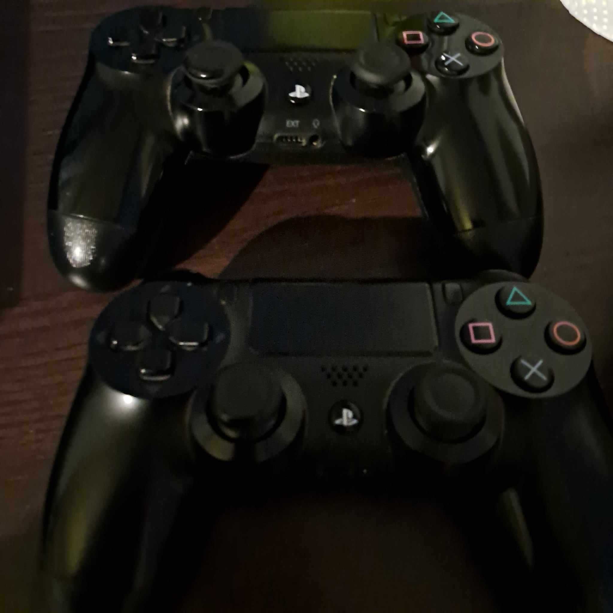 Sprzedam: konsola Ps4 + 2 pady + ładowarka bezprzewodowa