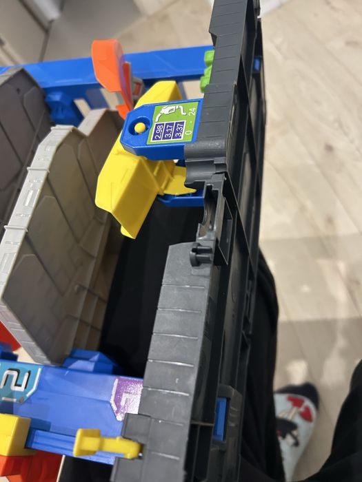 Продам гараж-паркінг Hot Wheels