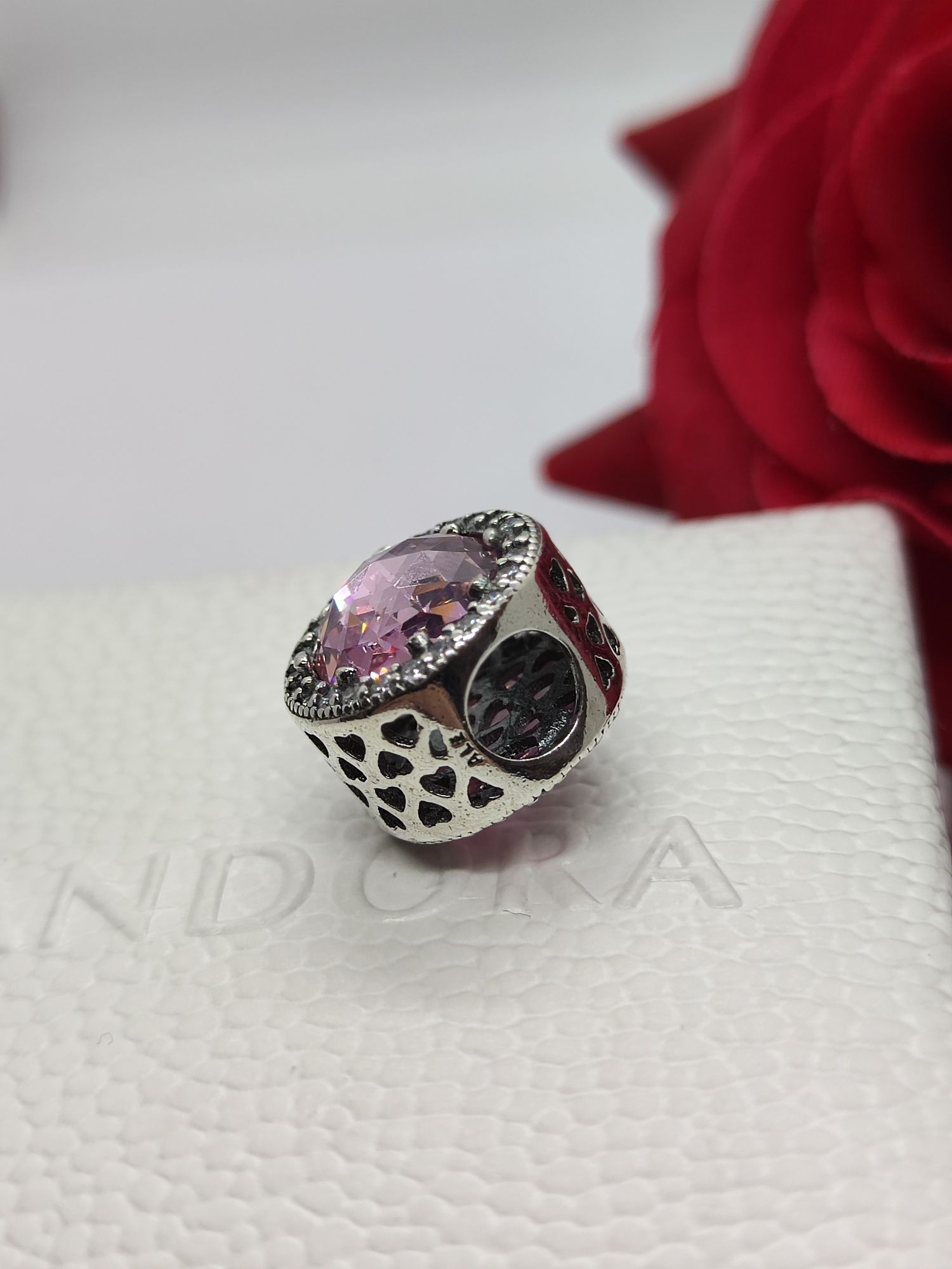 Piękny charm's z różowym kryształem srebro S925