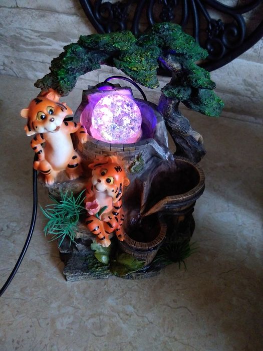 Dekoracja wodospad podświetlany ruchoma kula