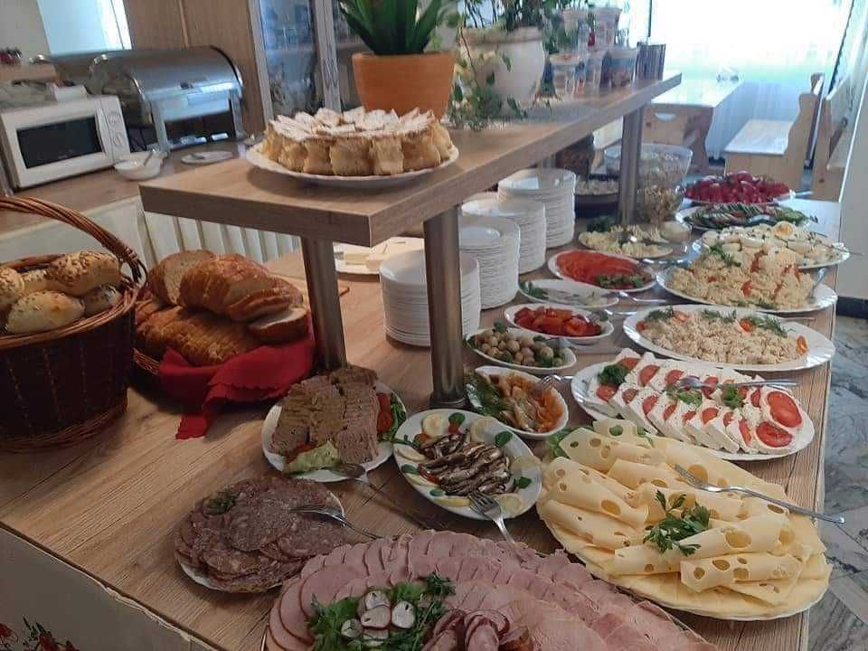Wakacje i Wrzesień  - basen oraz wyżywienie  w cenie pobytu ,