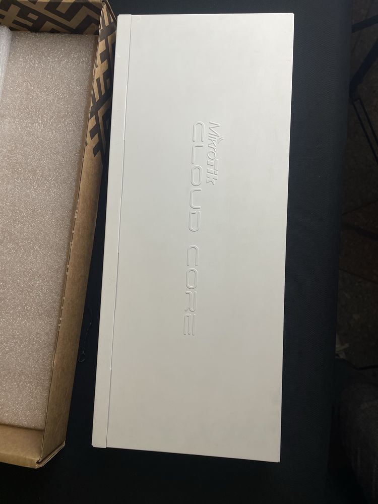 Маршрутизатор Mikrotik CCR1036-12G-4S