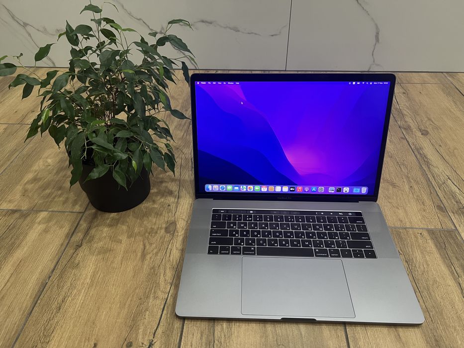 MacBook Pro A1707 16/512Gb в чудовому стані)