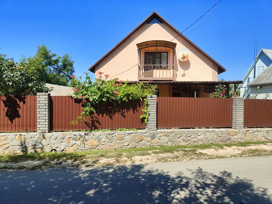 Продається двоповерховий будинок у місті васильків