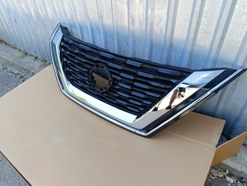 Решетка радиатора Nissan Rogue 21- GRILLE под камеру