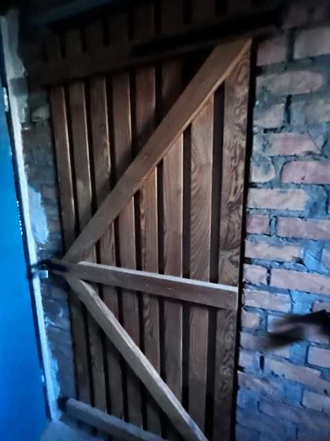 Drzwi drewniane do piwnicy