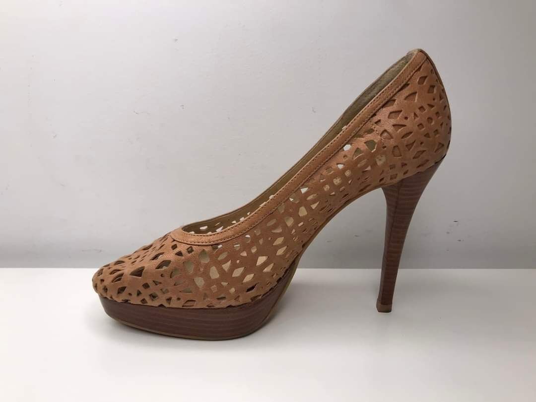 Czółenka skórzane przewiewne Stuart Weitzman for Russell Bromley Rozmi