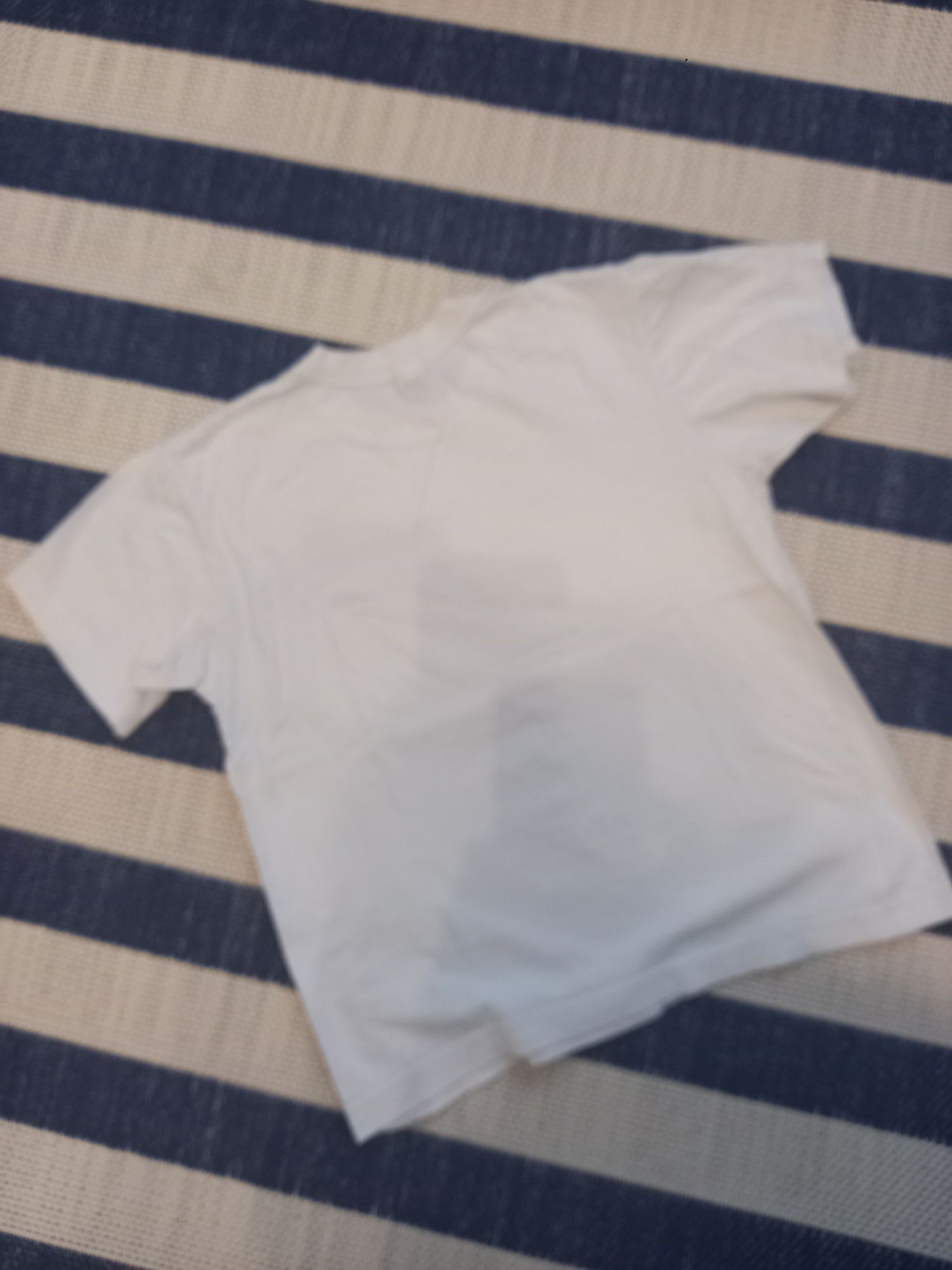 Koszulka Koszulka biała 100% bawełna na krótki rękaw.