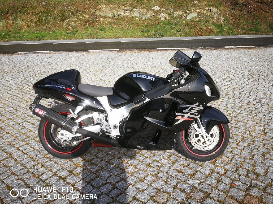 Suzuki Hayabusa 99 para peças ou completa com dois motores danificados