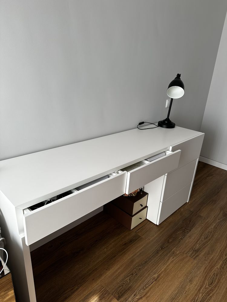 Mesa/Escrivaninha branca com gavetas