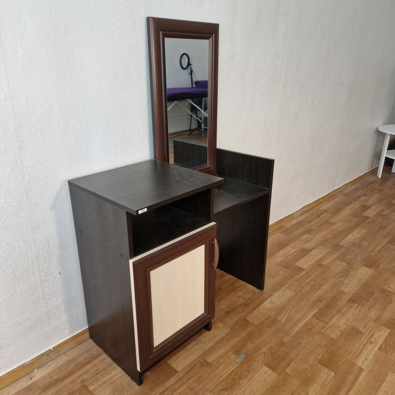 Столик,столик с зеркалом , тумбочка прикроватная, столик туалетный