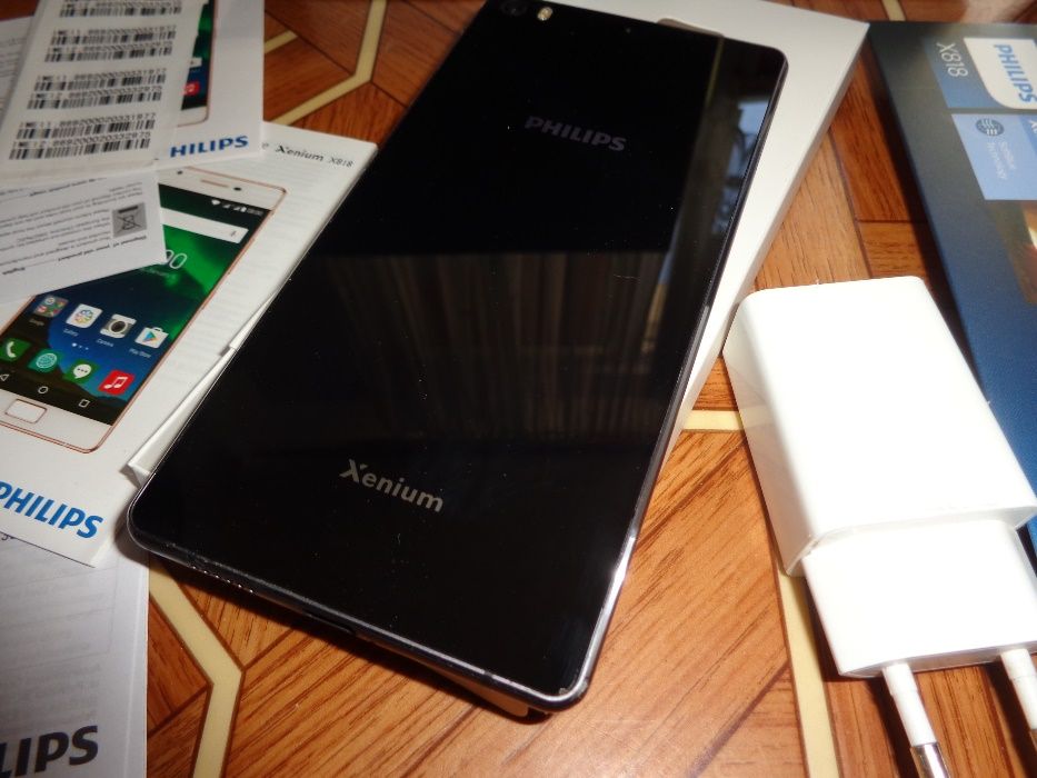 Smartfon Philips Xenium X818