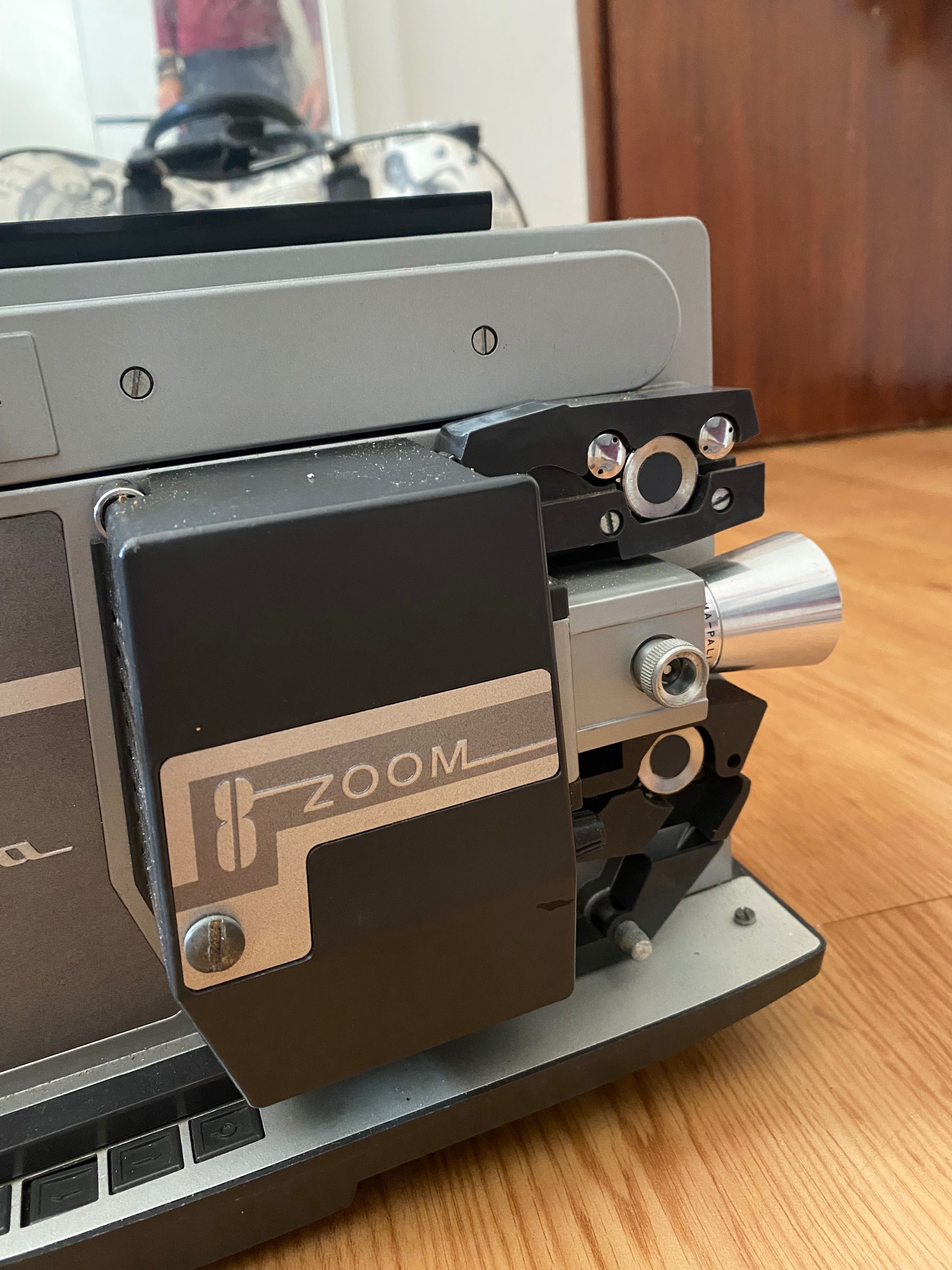 Máquina de projetar filmes de bobine
