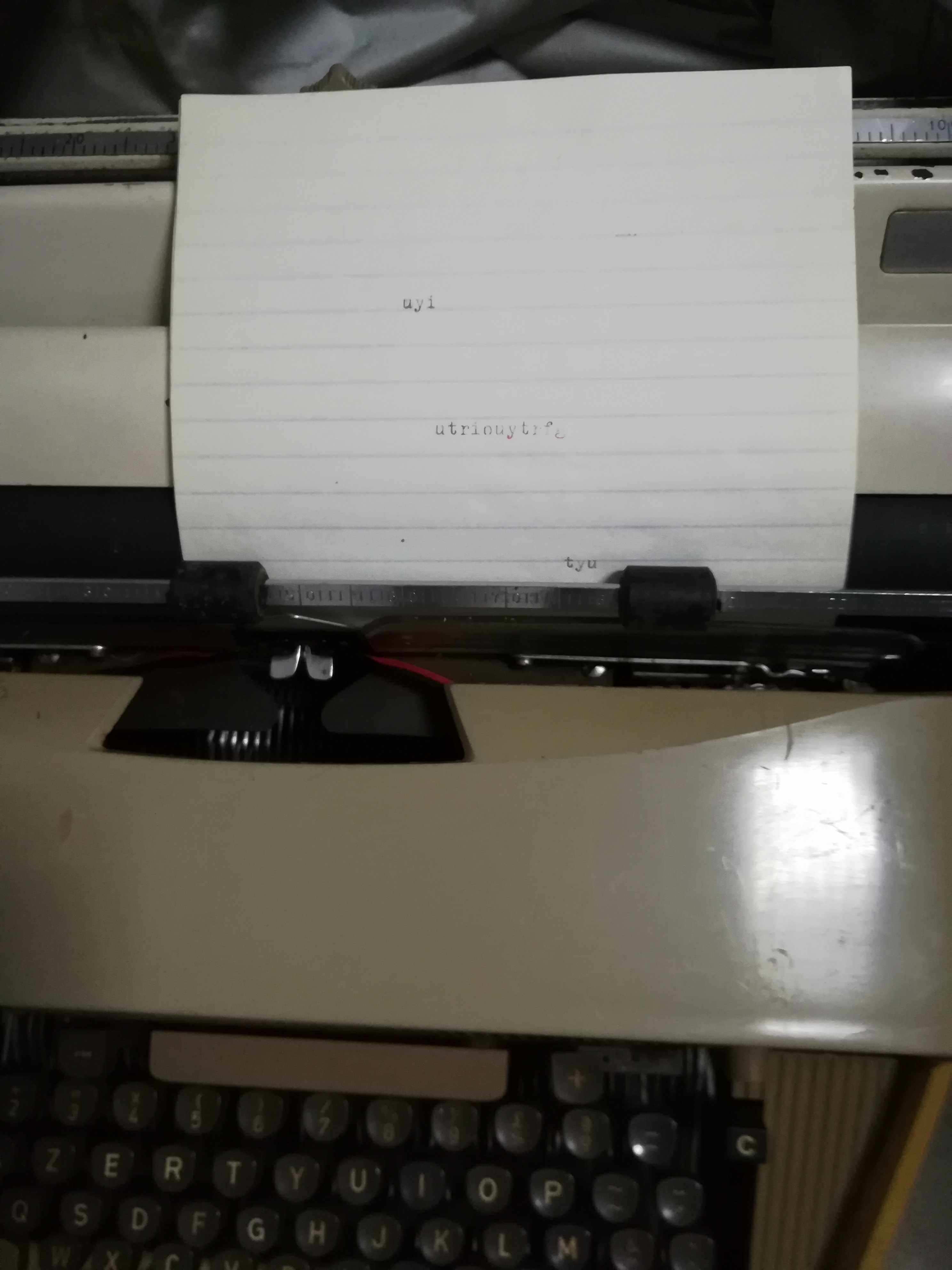 Máquina de escrever MESSA, ainda funciona bem