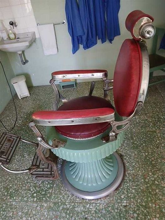 Cadeira Barbeiro Clássica M. Bartholo Porto